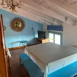 Madera Y Mar Isla